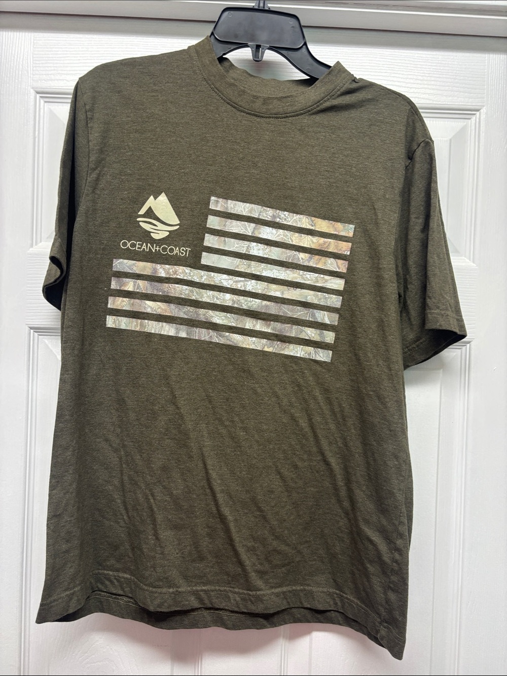 Ocean+Coast Men's Olive Short Sleeve Graphic Flag Tee Small